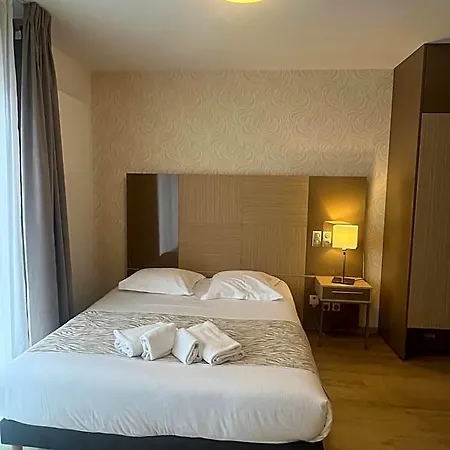 Aparthotel One 3*
