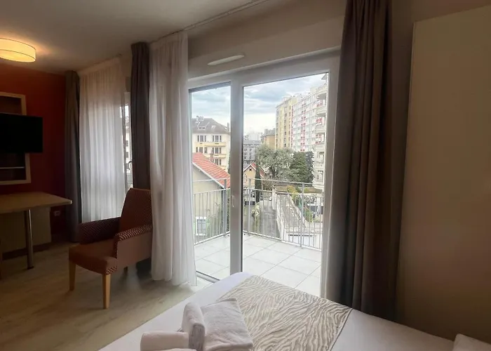 Zenao Aparthotel 3*